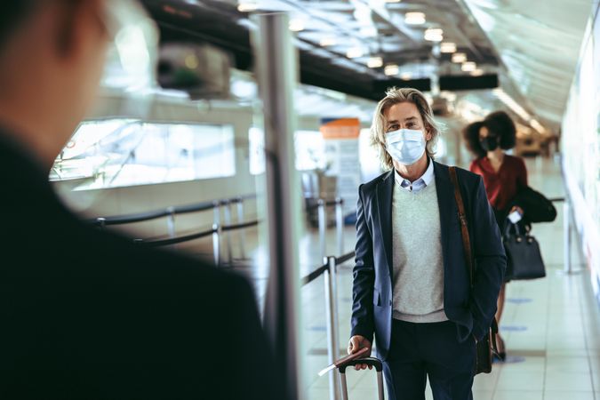 People traveling by airplane during covid-19 wearing face masks
