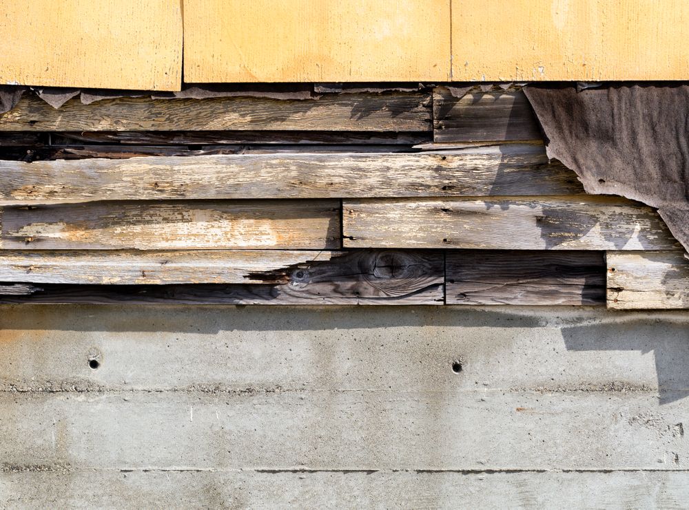 Asbestos siding falling apart due to age
