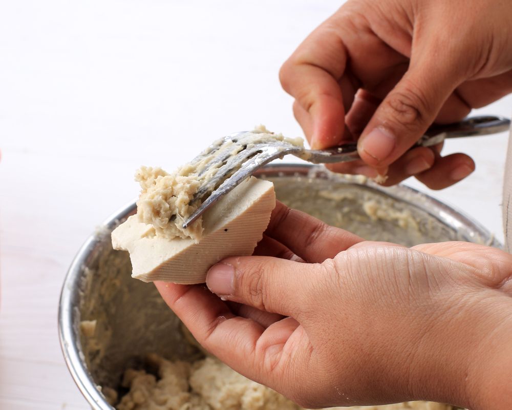 Making stuffed tofu