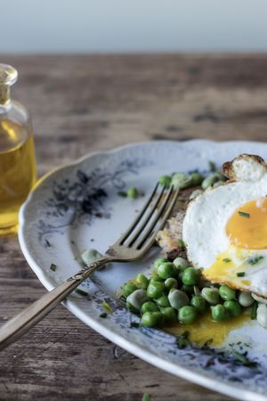 Delicious breakfast meal with steamed peas and egg