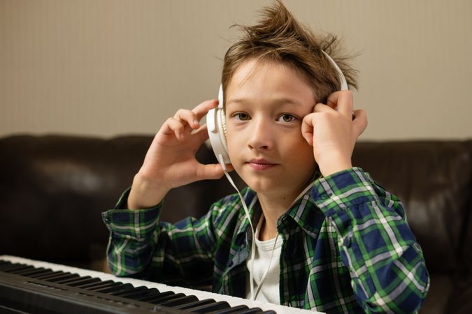Young Pianist's Concentrated Tune