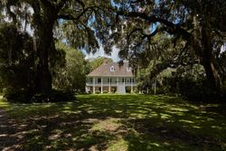 French Colonial style home in Louisiana 25npDb