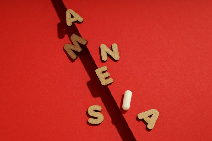 Dark line with scattered letters saying “Amnesia”