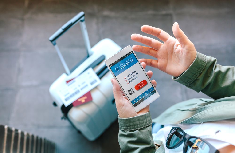Hands holding a mobile with denied covid passport