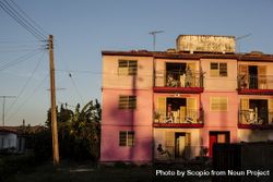 Residential pink building in a humble neighborhood 5rAz70