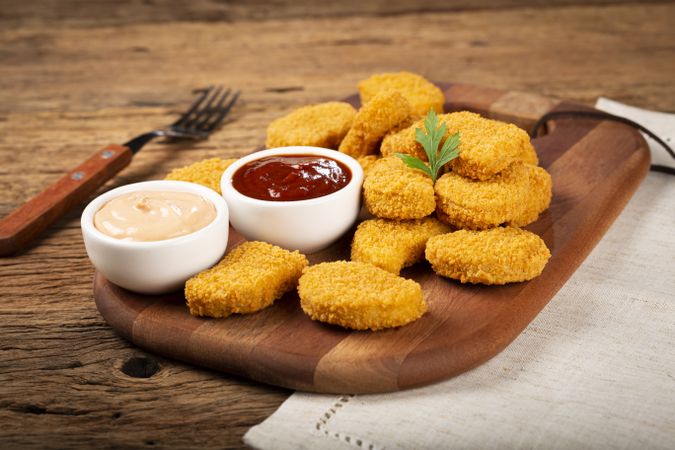 Fried chicken nuggets with ketchp and rose sauce.