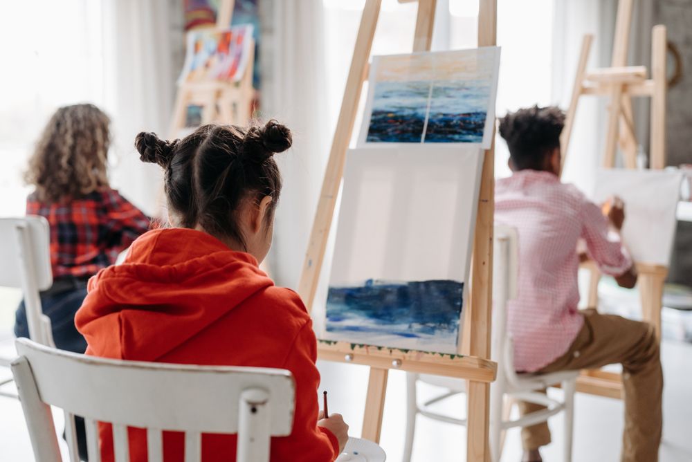 Back view of children in the fine art classroom