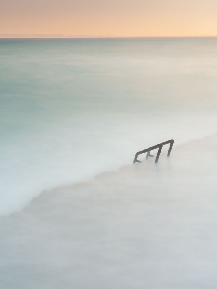 Cloudy fog over waving sea