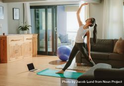 Woman working out in her living room 5nPxAb