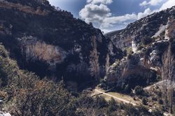 Picturesque view of canyon between mountains