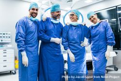 Portrait of successful surgeon team standing in operating room 4Bmzk5