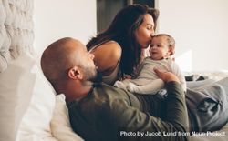 Parents with their newborn baby boy on bed at home 5oQAQb