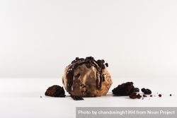 Scoop of chocolate ice cream with brownie pieces 49Drn5