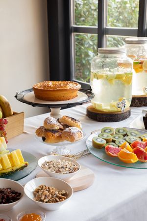 Beautiful table setting with tasty dishes