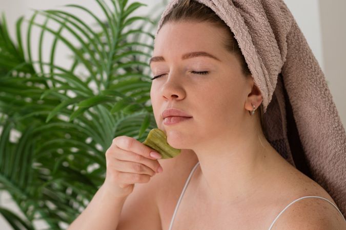 Facial skincare with natural stone