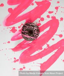 Donut on modern pink background 5QLxd0