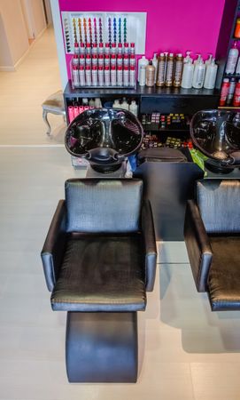 Salon chair for hair washing