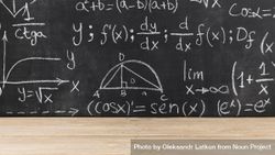 Chalkboard with mathematical problems 5XB9Vb