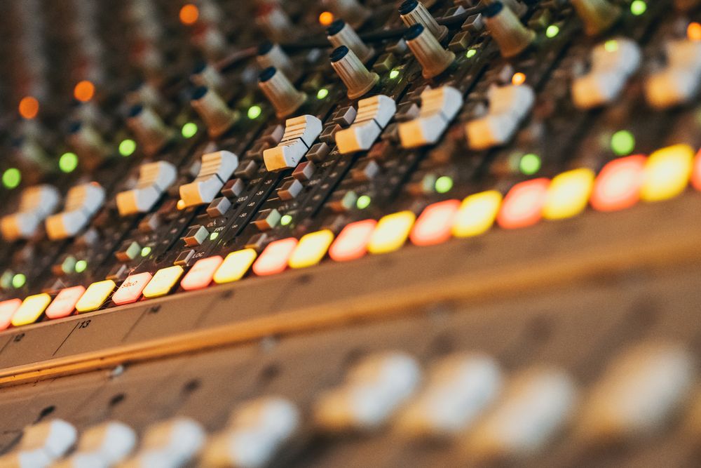 Equalizer instrument in a studio