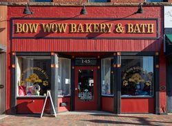 The Bow Wow Bakery & Bath dog-grooming shop in Dowagiac, Michigan BbxKd4