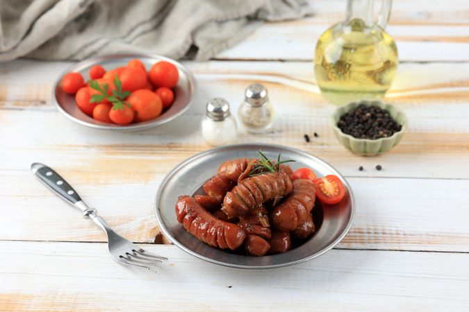Seasoned Sauteed Sausages with Pepper and Tomato Sauce