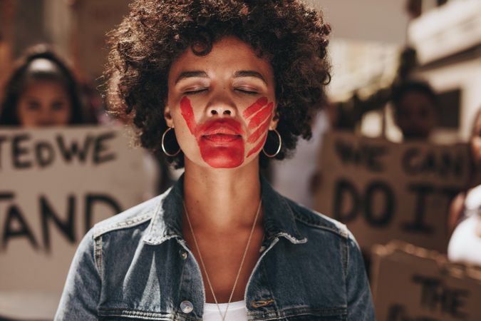 Woman with a hand print on her mouth, demonstrating violence on women