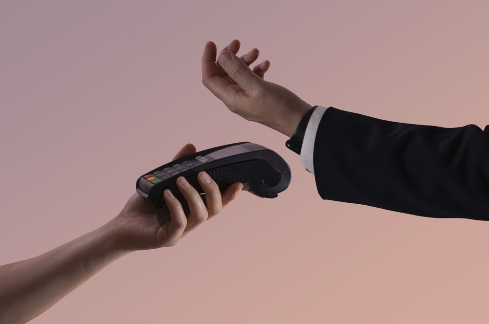 Convenient Cashless Checkout: Smartwatch Payment