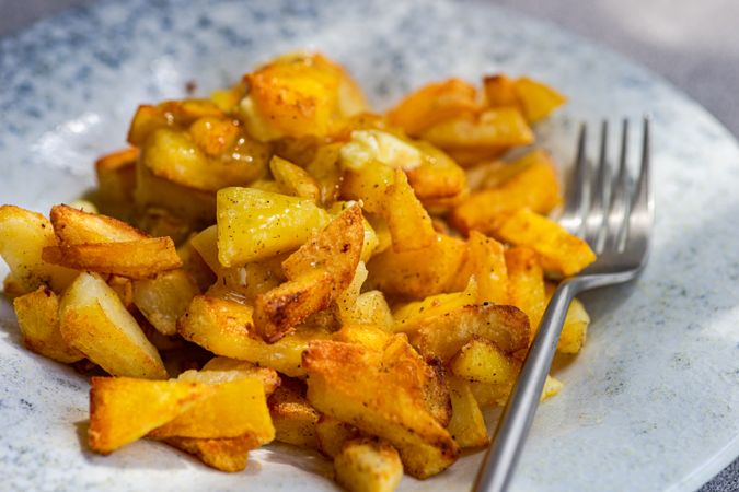 Fried potato slices with sour sauce