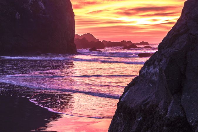 Waves coming in on the pacific north west during scenic sunset