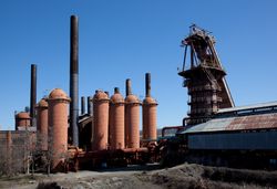 Industrial rust-colored silos of the Sloss Furnace in Alabama PbYKd5