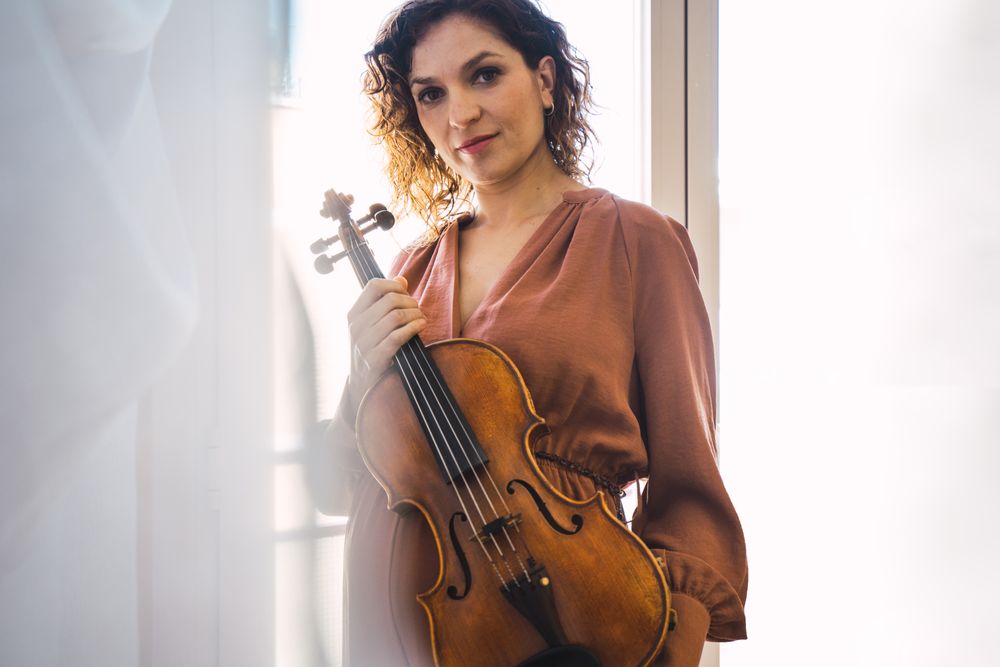 Young smiling woman with violin