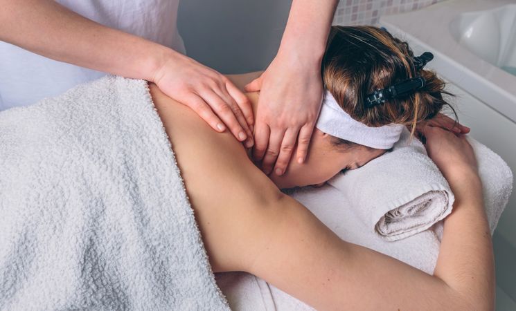Female client receiving a relaxing shoulder massage