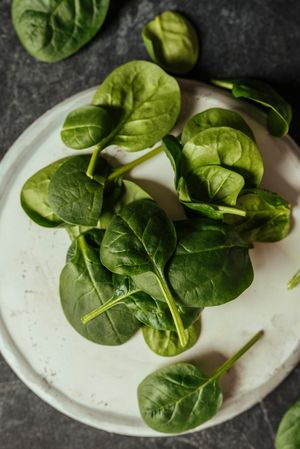Fresh spinach on a rustic concrete crockery