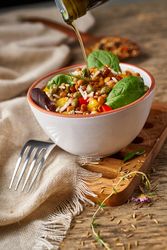 Bright vegetables with lentils and spinach in bowl