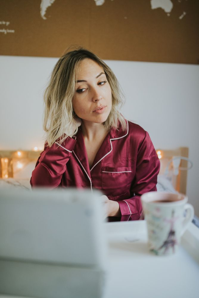 Woman sitting in bed with tablet