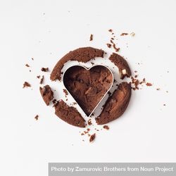 Chocolate cookie cut with heart cutter 5R3MB4