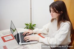 Teenager girl using laptop computer bEJJo0