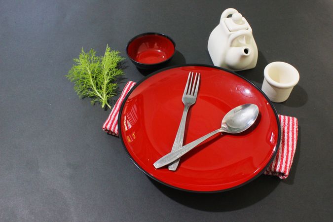 Minimalist dining table with an elegant touch