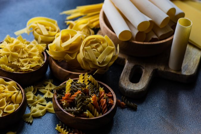 Bowls of dry Italian pasta