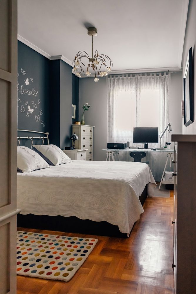 Double bedroom with home office