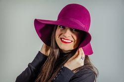 Woman with garnet hat over gray background