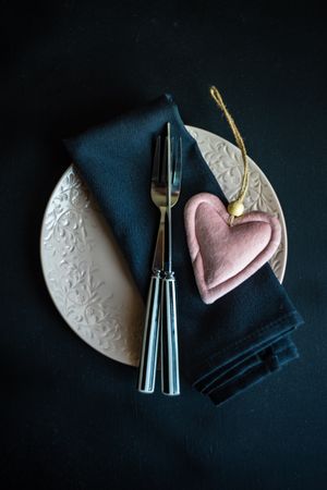 Cutlery with pink heart and navy napkin