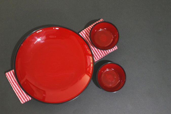 Simple plate settings