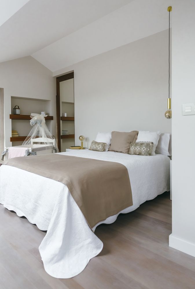 Bedroom with double bed and cot