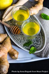 Detox shots with lemon, ginger and mint on silver tray bY8eD4
