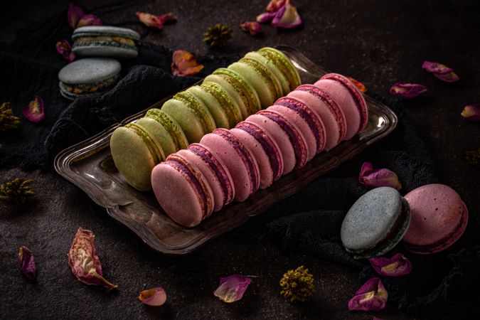 Box of pink and green macarons