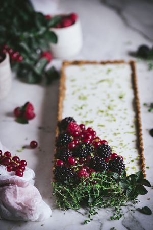 Lime pie with berries