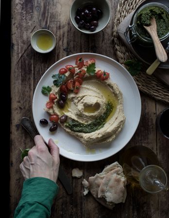 Pesto hummus with tomatoes and beans