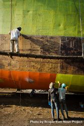 Shipbuilders at work in Bangladesh 43rnj5