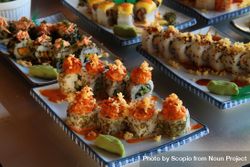 Sushi on plates 43Ej10